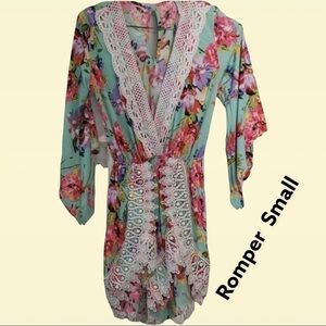 ROMPER by Giddy Up Glamour Aqua Floral & Lace S Flared Sleeves Spandex EUC